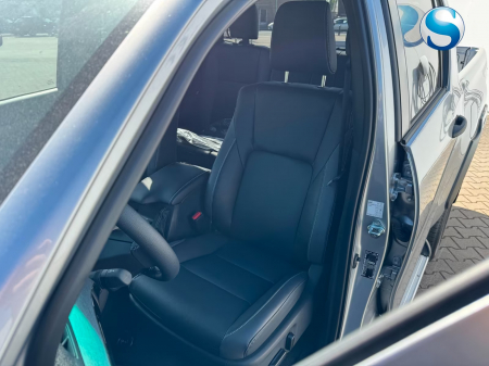 Toyota Hilux INVINCIBLE MY25 [7]