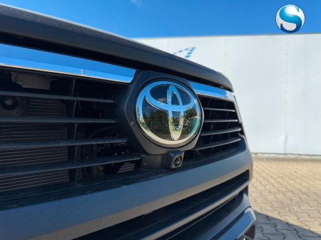 Toyota Hilux INVINCIBLE MY25 [9]