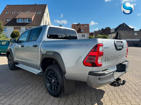 Toyota Hilux INVINCIBLE MY25 [1]