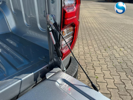 Toyota Hilux INVINCIBLE MY25 [11]