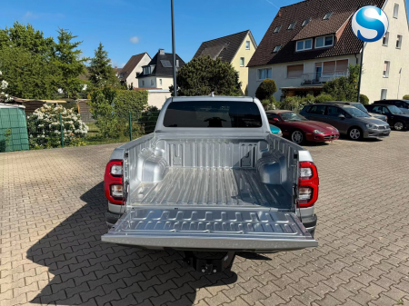 Toyota Hilux INVINCIBLE MY25 [3]