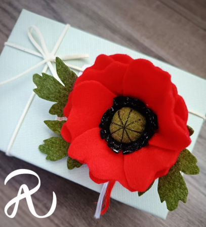 ACCESORII HANDMADE - Brosa mac fetru