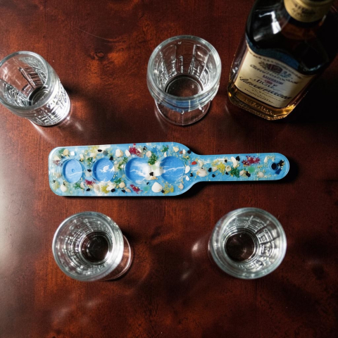Articole Bar - Suport de shoturi artizanal „Party Elegance”  cu patru pahare din rasina epoxilica