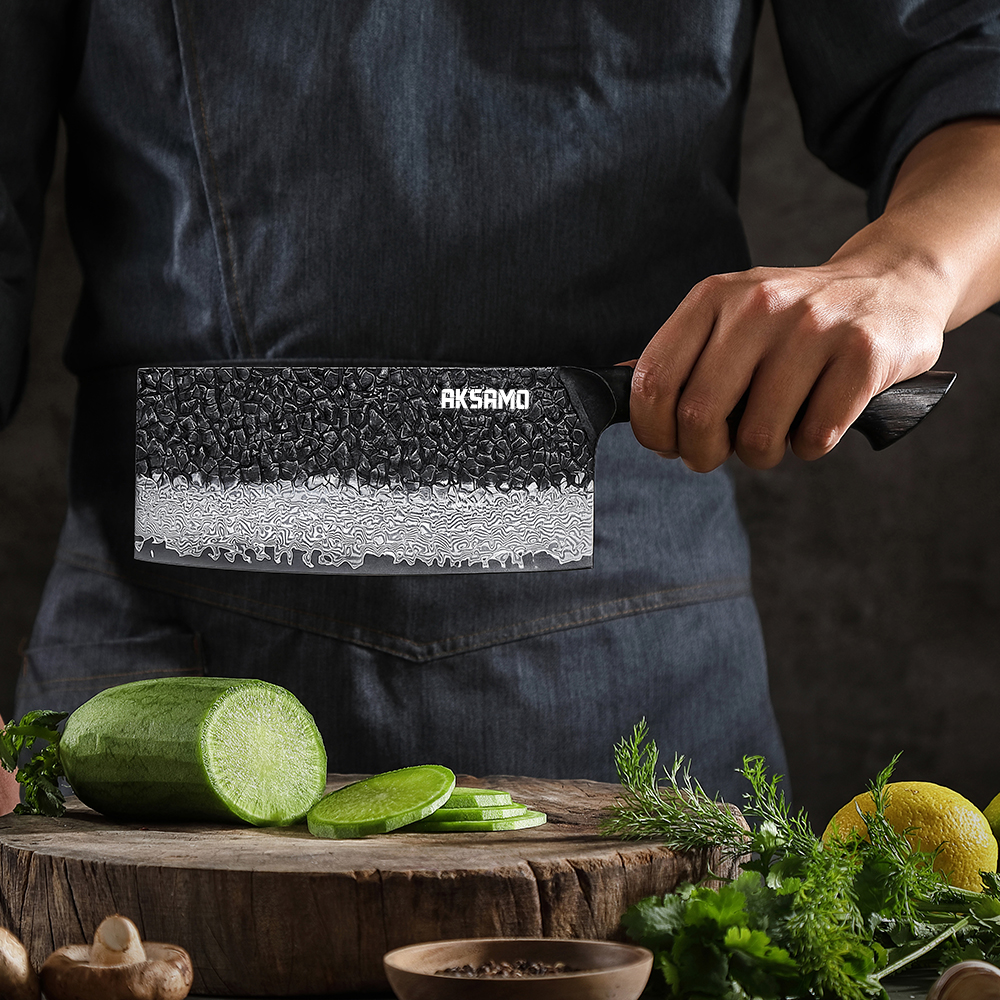 Cuțit Cleaver Profesional AKSAMO 7" – Damascus 67 Straturi, Lamă Forjată, Mâner din Stejar Alb Ars, Inserții G10 Roșii, Finisaj Negru Titan Stone-Wash [2]