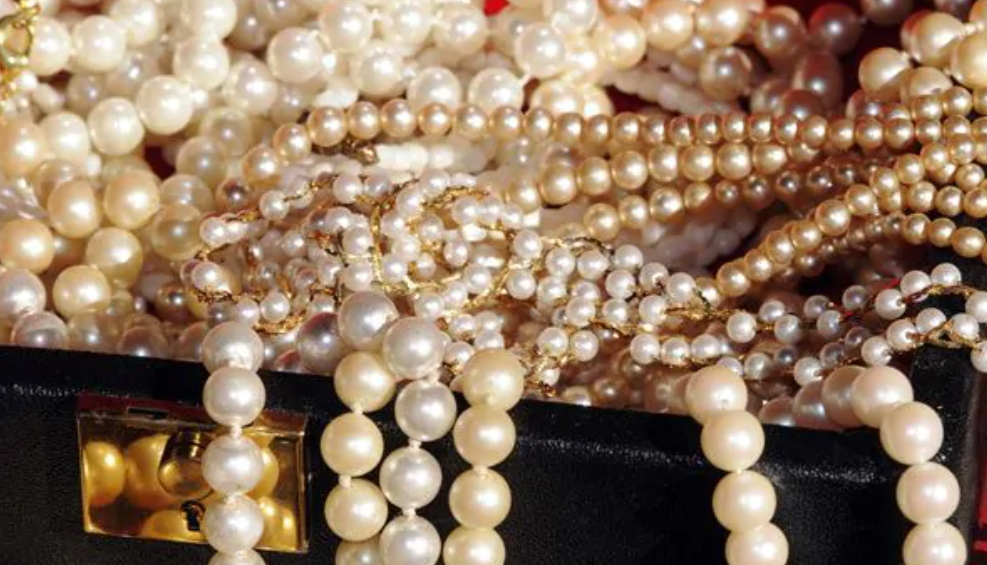 In Vremuri Tulburi, Investitii Destepte : Aur și Argin