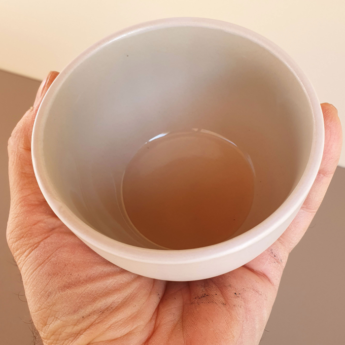 Bol de ceai kintsugi cu argint — nr. 007, interior verde pal — vedere de sus [5]