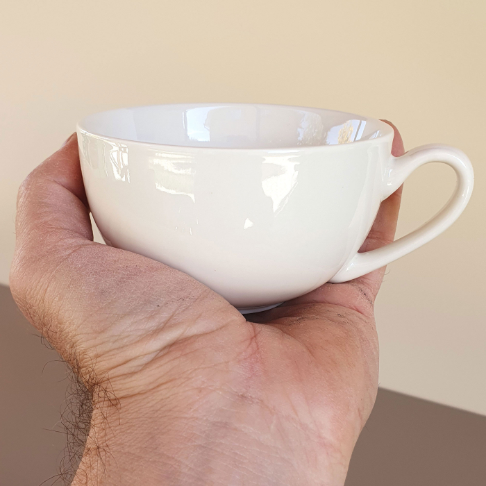 Ceașcă kintsugi cu argint — nr. 009, porțelan alb — în lucru, bucățile ținute cu bandă [5]