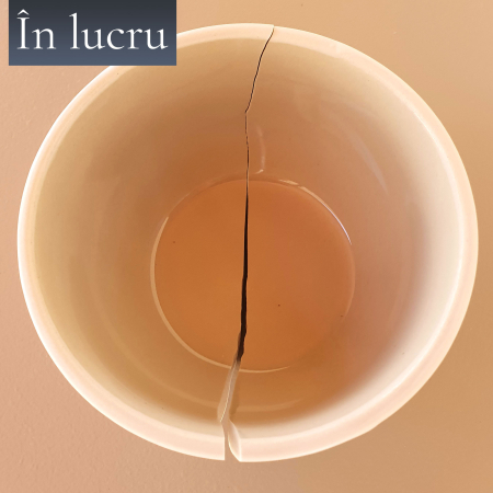Boluri in lucru - Bol de ceai kintsugi cu argint — nr. 007, interior verde pal — vedere de sus