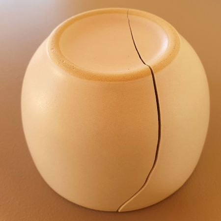 Bol de ceai kintsugi cu argint — nr. 008, interior gri-albastru — vedere de sus [2]
