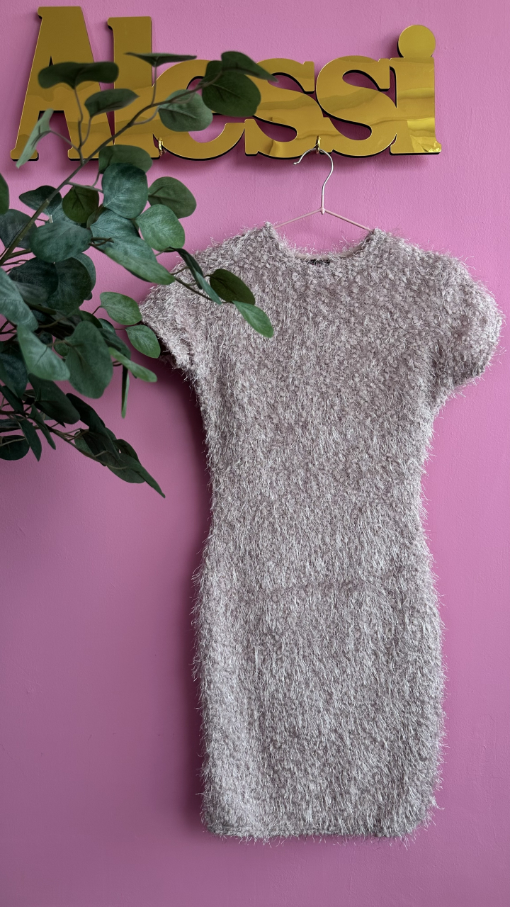 Elle – Rochia care fură priviri Alessi [1]