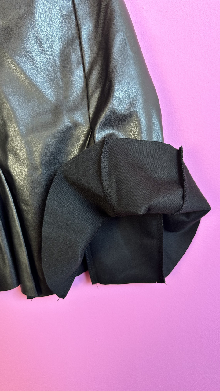 Black Olive Fusta care domină orice outfit [2]