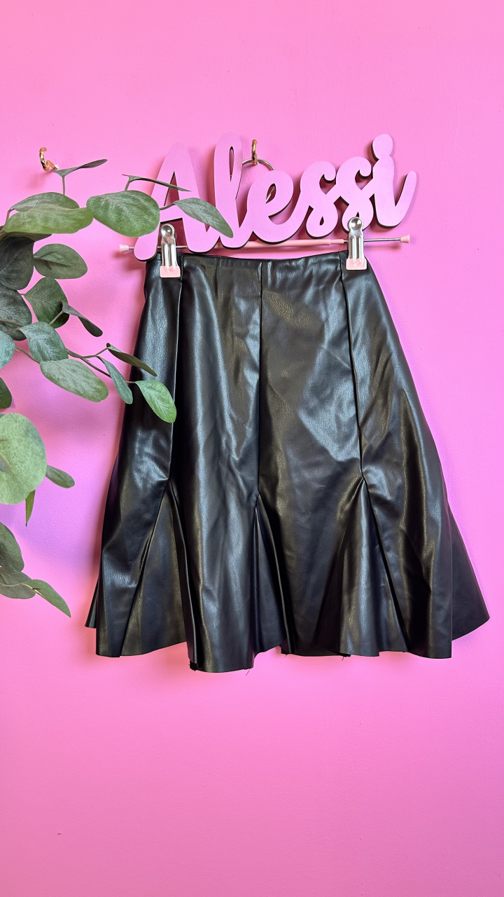 Black Olive Fusta care domină orice outfit [1]