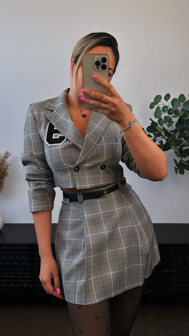 Fustă Scurtă în Carouri cu Plisare și Curea Neagră ALESSI [1]