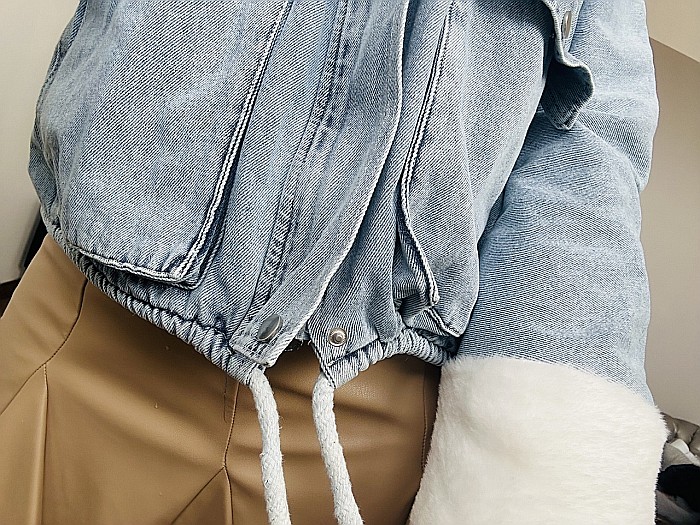 GEACĂ DIN DENIM ALBASTRĂ CU BLĂNIȚĂ ALBĂ ALESSI [3]