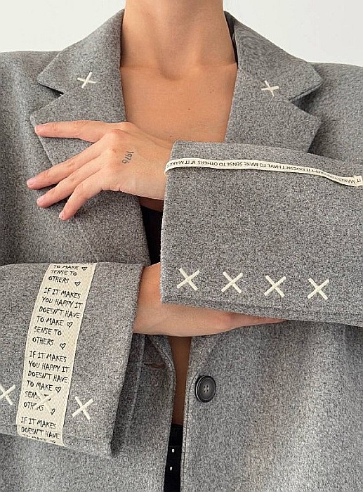 PALTON LUNG GRI CU BUZUNAR ȘI IMPRIMEU PE SPATE ALESSI [3]