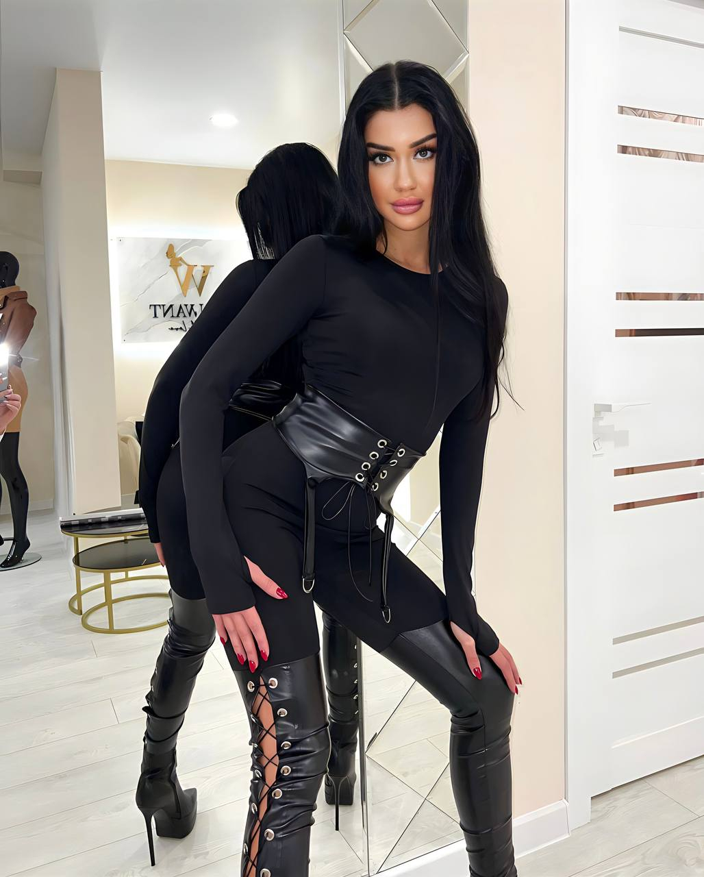 SALOPETĂ NEAGRĂ CU CORSET ȘI INSERȚII DIN PIELE ECO ALESSI [3]