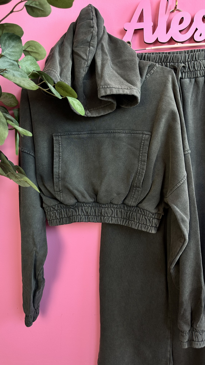 TRENING SPORT GRI ÎNCHIS CU BLUZĂ SCURTĂ ȘI PANTALONI LARGI ALESSI [4]