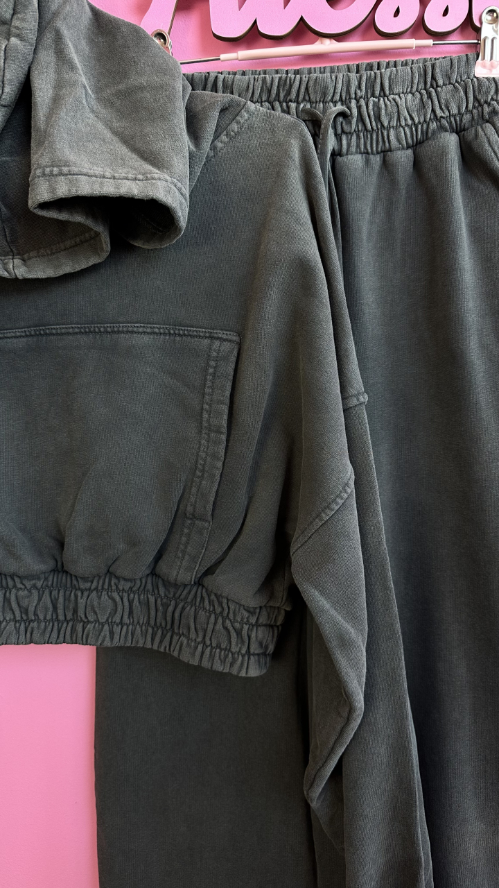 TRENING SPORT GRI ÎNCHIS CU BLUZĂ SCURTĂ ȘI PANTALONI LARGI ALESSI [2]