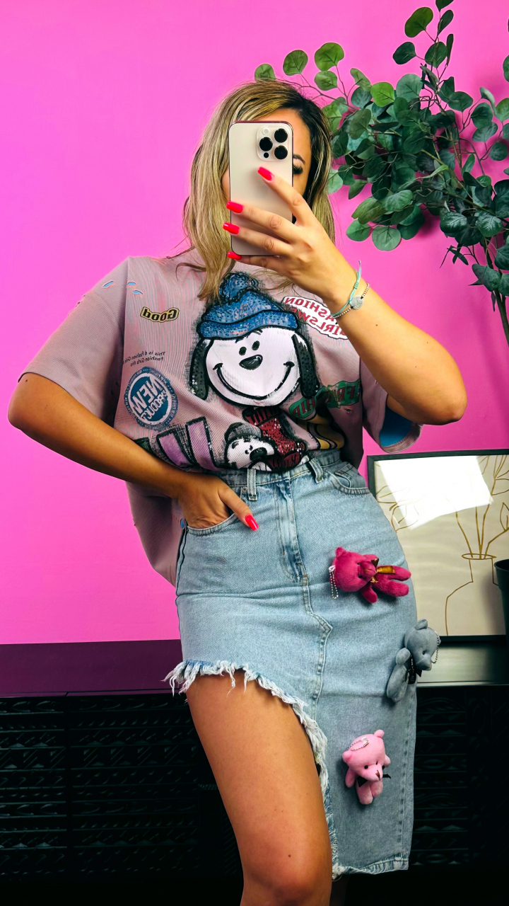 Tricou Oversized „LOVE & Puppy Vibes” – Roz cu Imprimeu Haios și Detalii Distressed ALESSI [1]