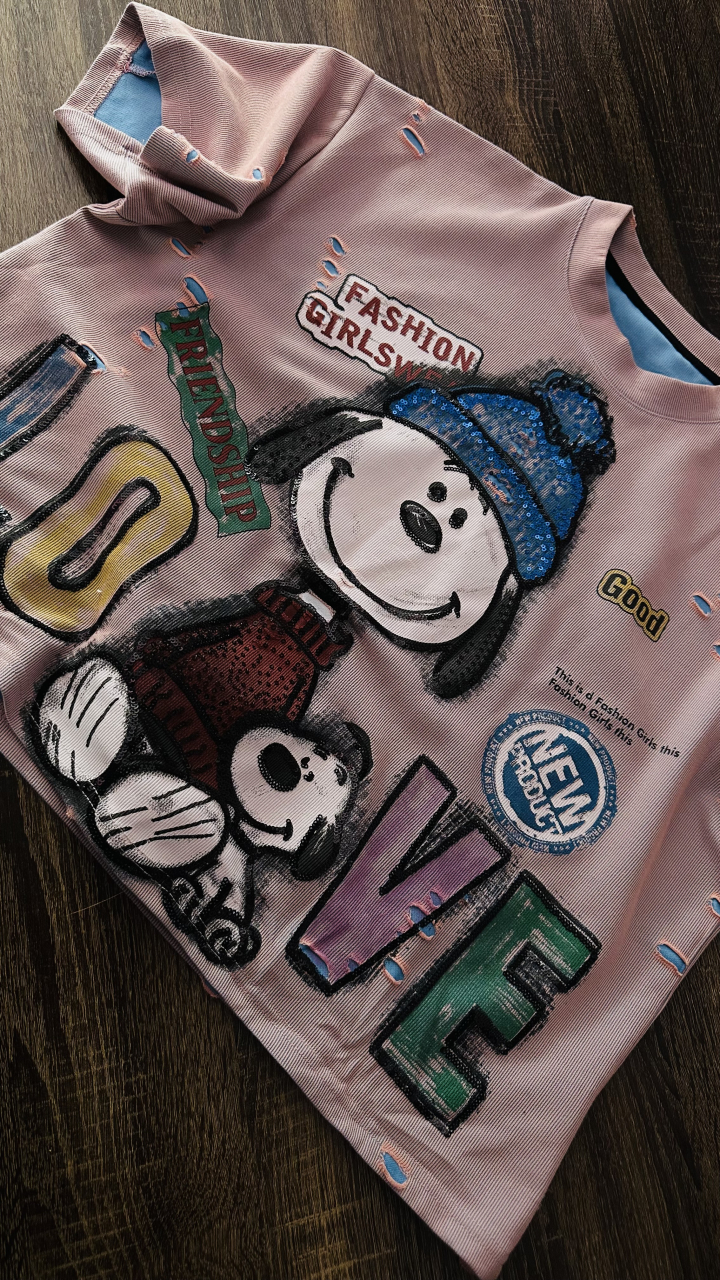 Tricou Oversized „LOVE & Puppy Vibes” – Roz cu Imprimeu Haios și Detalii Distressed ALESSI [2]