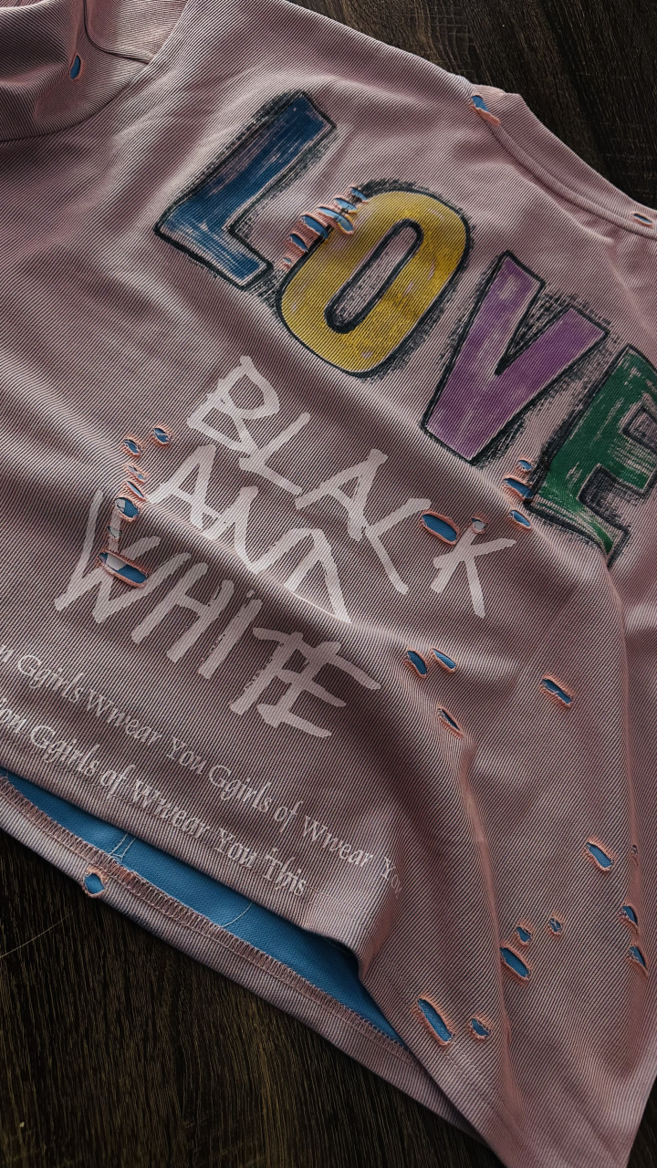 Tricou Oversized „LOVE & Puppy Vibes” – Roz cu Imprimeu Haios și Detalii Distressed ALESSI [4]