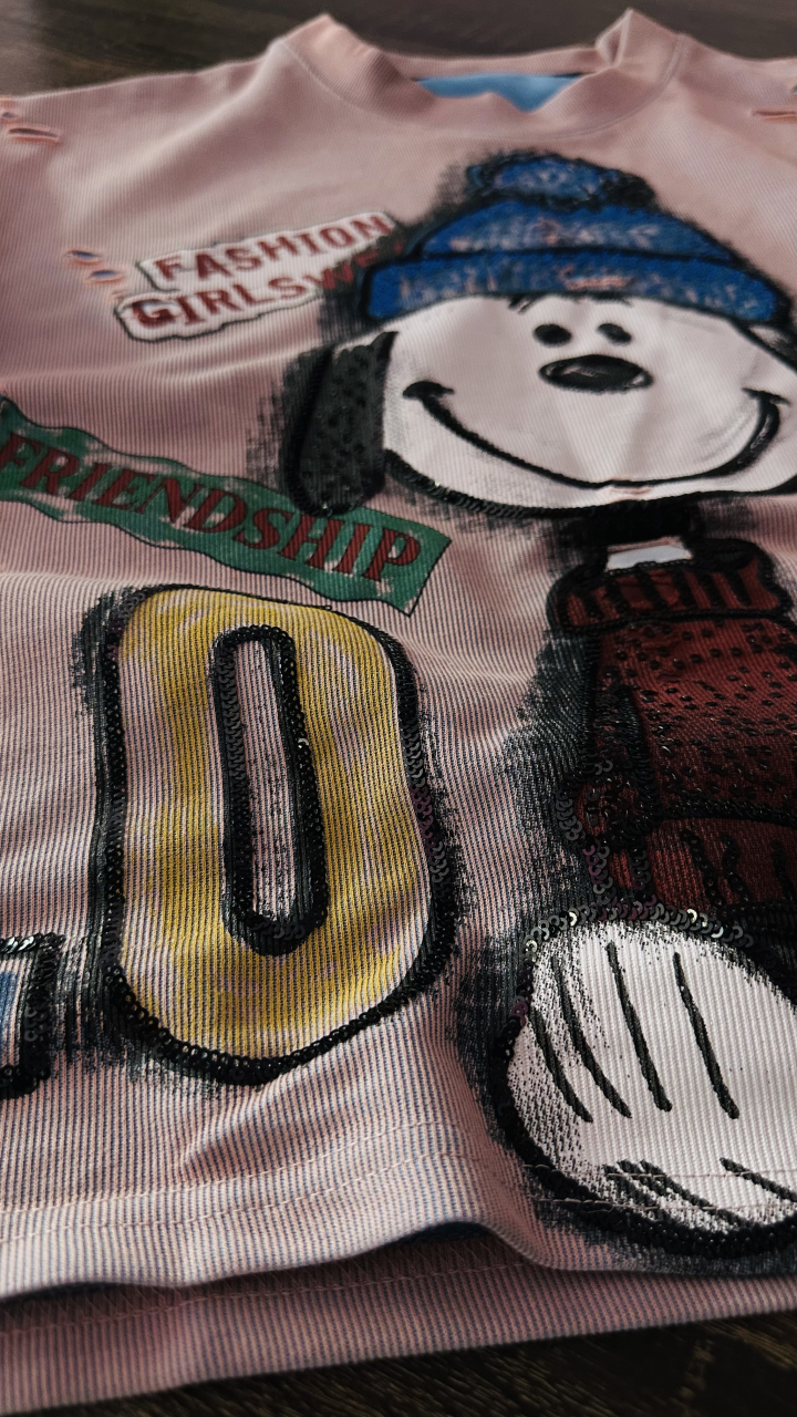 Tricou Oversized „LOVE & Puppy Vibes” – Roz cu Imprimeu Haios și Detalii Distressed ALESSI [3]