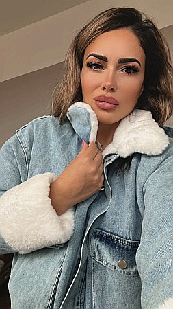 GEACĂ DIN DENIM ALBASTRĂ CU BLĂNIȚĂ ALBĂ ALESSI [1]