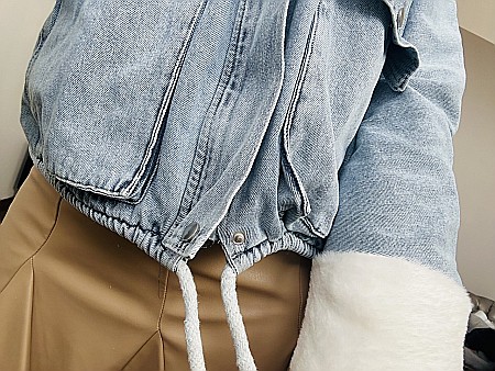 GEACĂ DIN DENIM ALBASTRĂ CU BLĂNIȚĂ ALBĂ ALESSI [2]