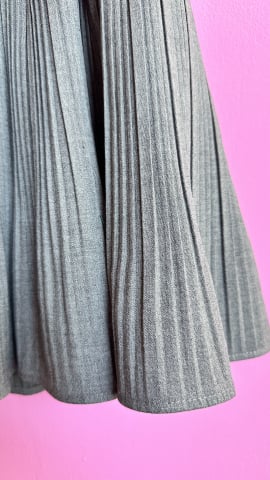 Street Flirt – fusta cu pliuri care întoarce toate privirile ALESSI [1]