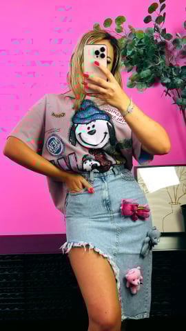 Tricouri, Topuri & Camasi - Tricou Oversized „LOVE & Puppy Vibes” – Roz cu Imprimeu Haios și Detalii Distressed ALESSI