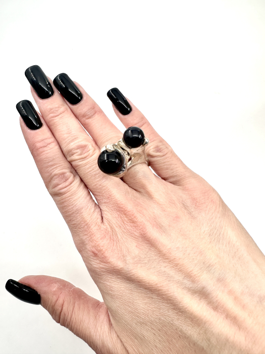 Inel Sculptural 'Dual Onyx' din Alamă Placată cu Argint [4]