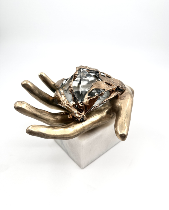 Sculptură 'The Giving Hand' din Bronz Turnat și Cristale de Cuarț,artist Dan Bancila [3]