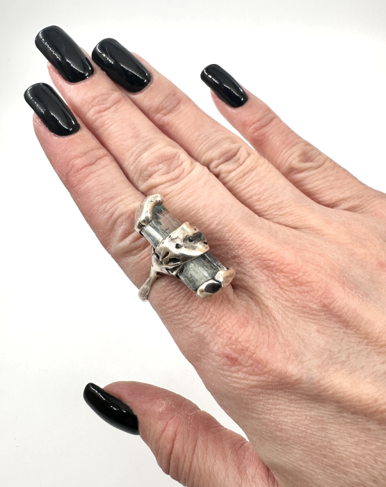 Inel Sculptural 'Aura Glacială' cu Agată Brută și Finisaj Argintat [2]