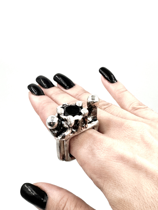 Inel Sculptural 'Shadow Orbit' din Alamă Placată cu Argint și Cristal Dalloz Onix [2]