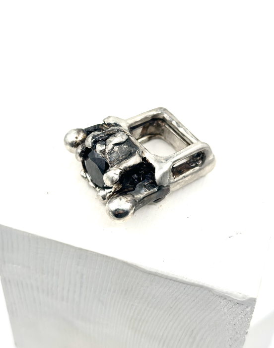 Inel Sculptural 'Shadow Orbit' din Alamă Placată cu Argint și Cristal Dalloz Onix [5]