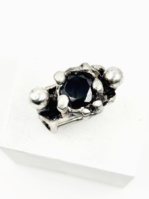 Inel Sculptural 'Shadow Orbit' din Alamă Placată cu Argint și Cristal Dalloz Onix [8]