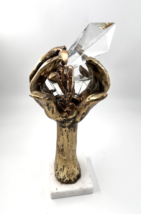 Sculptură 'Palmele Destinului' din Bronz Turnat și Cristale de Cuarț [3]