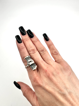 Inele - Inel Sculptural 'Aura Glacială' cu Agată Brută și Finisaj Argintat