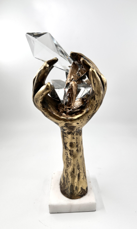 Obiecte de Arta - Sculptură 'Palmele Destinului' din Bronz Turnat și Cristale de Cuarț