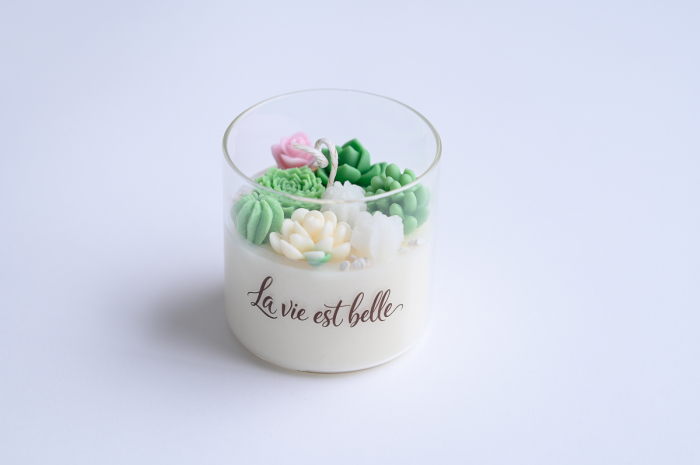 Lumânare parfumată din ceară naturală de cocos și soia La vie est Belle [2]