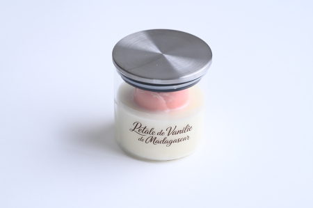 Lumânări  parfumate - Lumânare parfumată din ceară naturală de cocos și soia Petale de Vanilie de Madagascar