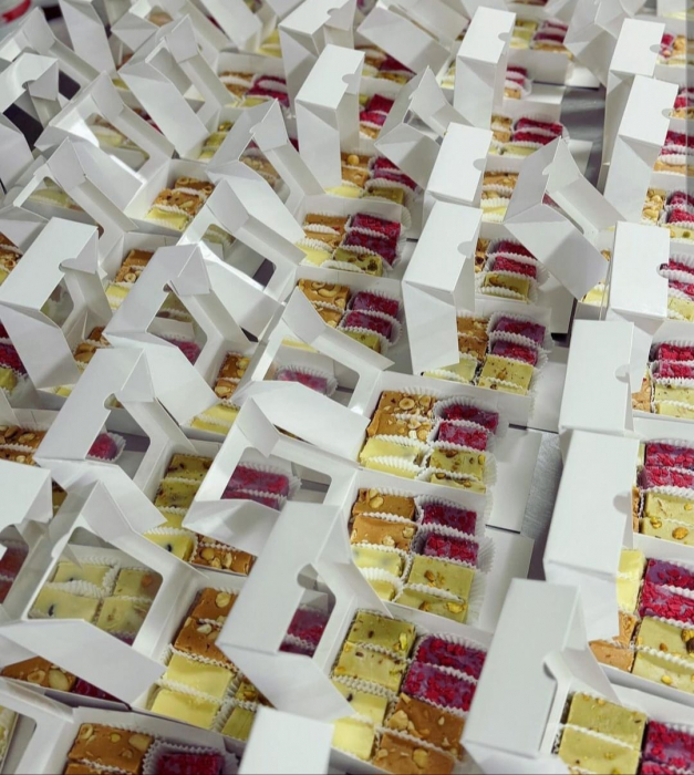 Cutie E11: 10x10x4, cu fereastra si tavita, alb lucios [2]