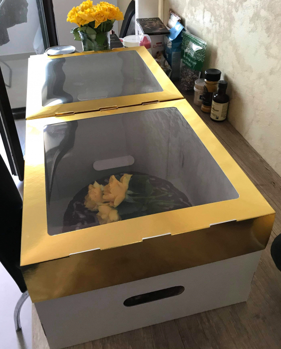 Cutie Pentru Tort 30x30x20 cm, capac auriu cu fereastra [4]