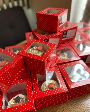 Cutie cu fereastră și tăviță 12x12x8, rosu cu puncte [1]