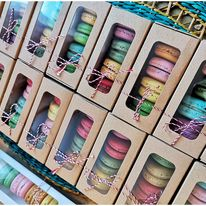 Scatole Piccole per 2–10 Macarons - Cutie Pentru 3-4 Macarons natur, cu sertar si capac cu fereastra