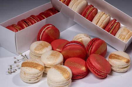 Scatole Piccole per 2–10 Macarons - CUTIE 5-6 MACARONS, 16x4.5x4.5 cm, CU SERTAR, COD MAC2-ALB, SET 5 BUC