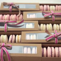 Scatole Piccole per 2–10 Macarons - Cutie Pentru 5-6 Macarons, cu sertar si capac cu fereastra, 16x4.5x4.5 cm