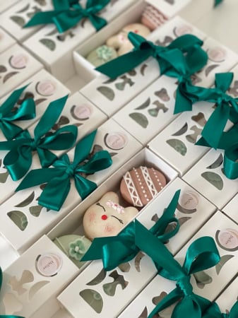 Scatole per Macarons con Finestra Decorata Effetto Pizzo - CUTIE 5-6 MACARONS CU FEREASTRA DANTELATA, MAC2ADT- ALB, SET 5 BUC