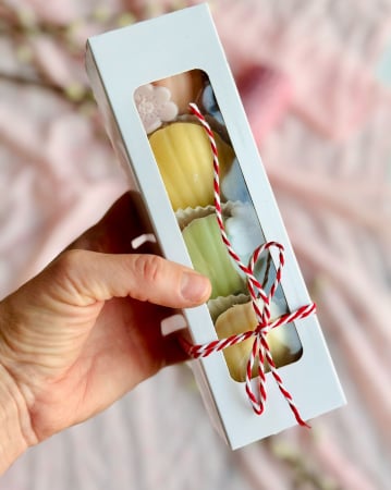 Scatole Piccole per 2–10 Macarons - CUTIE 6-8 MACARONS, 18X5.5X5.5 CM, CU SERTAR, COD MAC3- ALB, SET 5 BUC