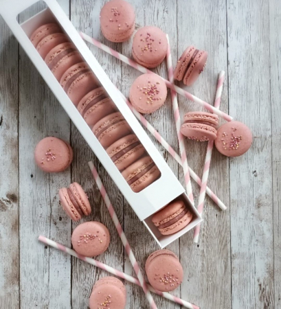 Scatole Piccole per 2–10 Macarons - CUTIE 8-10 MACARONS, 26X5X4.5 CM, CU SERTAR, COD MAC4- ALB, SET 5 BUC